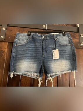Zenana Bleached Blue Frayed Hem Denim Shorts